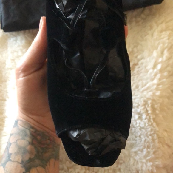 YSL SAINT LAURENT PARIS Loulou lace up velvet sandals - heels - booties - Picture 7 of 11